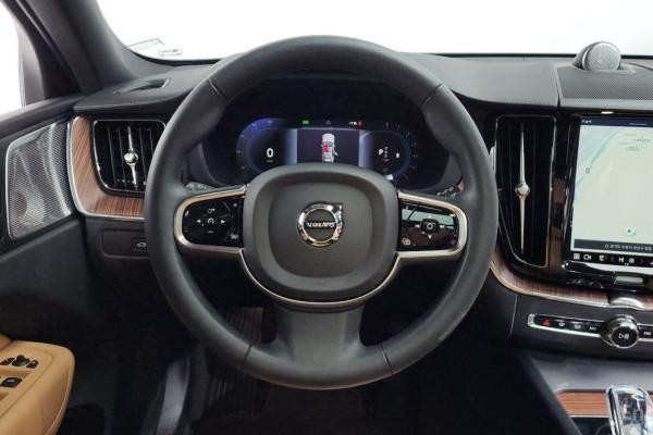 2023 Volvo XC60 с пробегом 15 919 км