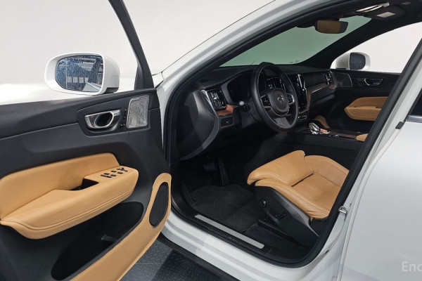 2022 Volvo XC60 с пробегом 54 605 км
