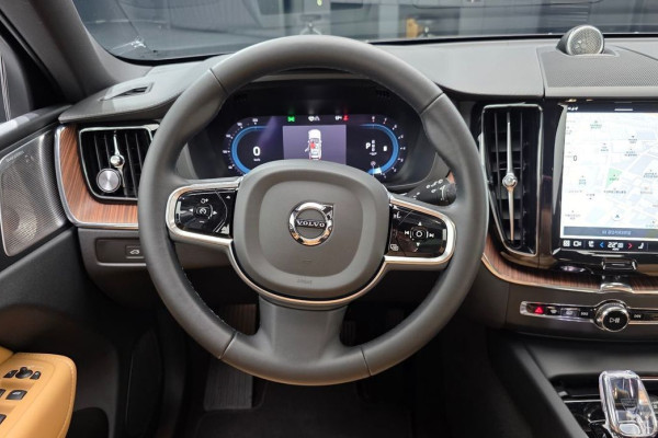 2023 Volvo XC60 с пробегом 14 816 км