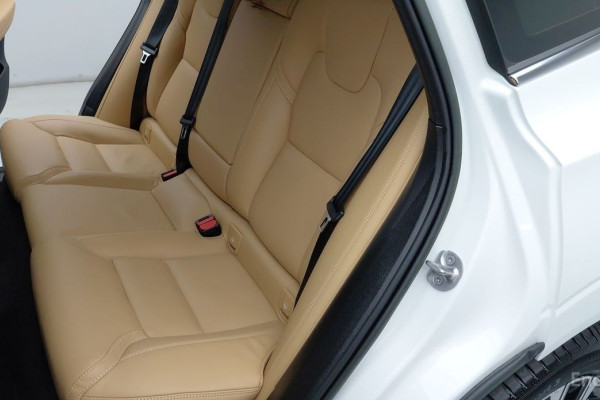 2023 Volvo XC60 с пробегом 22 892 км