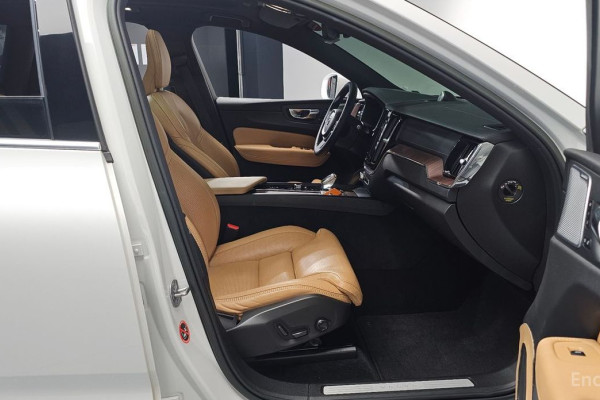 2022 Volvo XC60 с пробегом 54 605 км