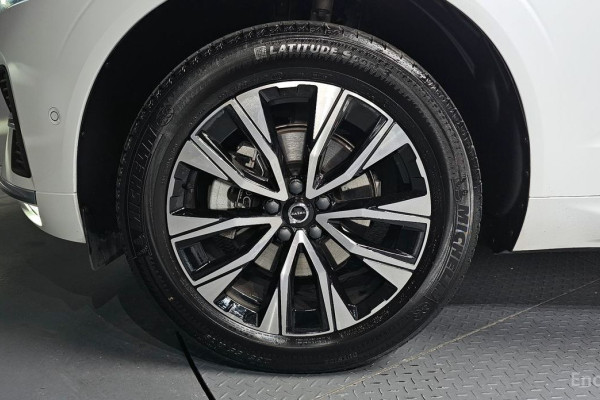 2023 Volvo XC60 с пробегом 23 425 км