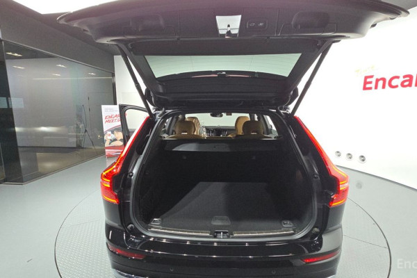 2022 Volvo XC60 с пробегом 28 319 км