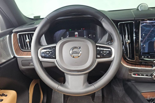 2022 Volvo XC60 с пробегом 54 605 км