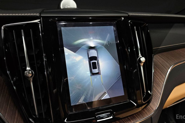 2022 Volvo XC60 с пробегом 29 003 км