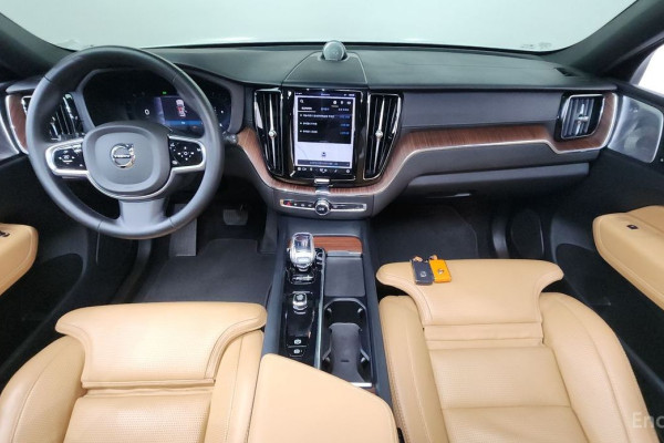 2023 Volvo XC60 с пробегом 51 675 км