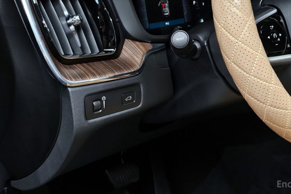 2022 Volvo XC60 с пробегом 29 003 км