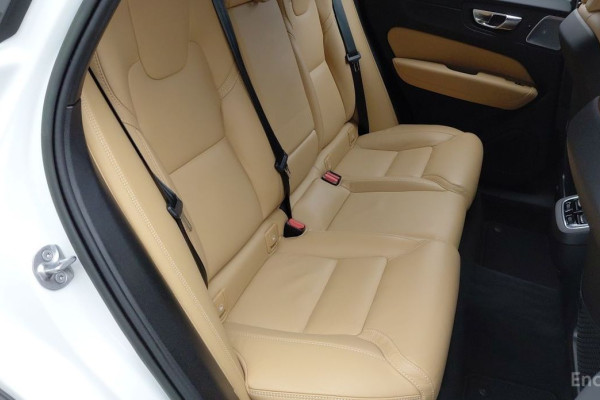 2023 Volvo XC60 с пробегом 22 892 км