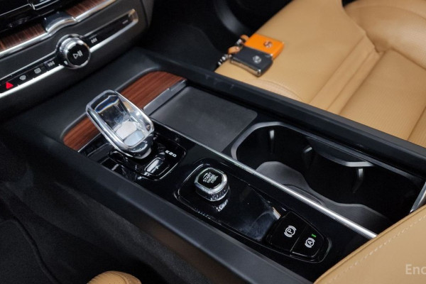 2023 Volvo XC60 с пробегом 51 675 км