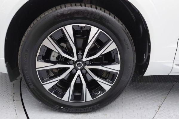 2023 Volvo XC60 с пробегом 22 892 км