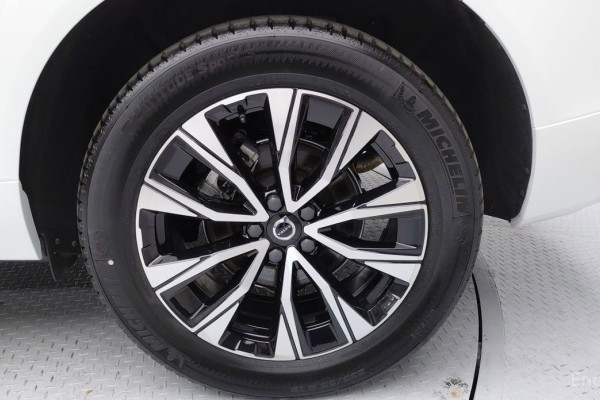 2023 Volvo XC60 с пробегом 22 892 км