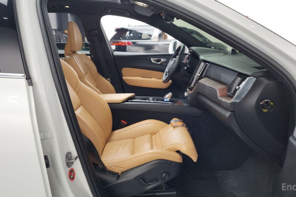 2023 Volvo XC60 с пробегом 51 675 км