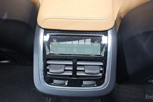 2022 Volvo XC60 с пробегом 54 605 км