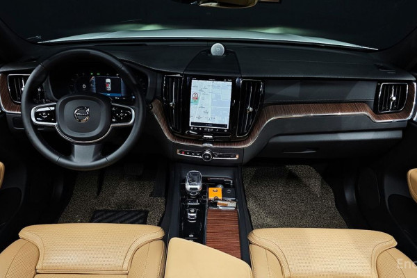 2023 Volvo XC60 с пробегом 23 425 км