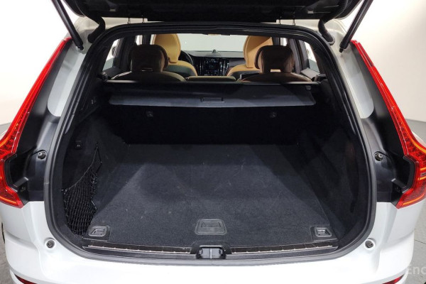 2023 Volvo XC60 с пробегом 15 919 км