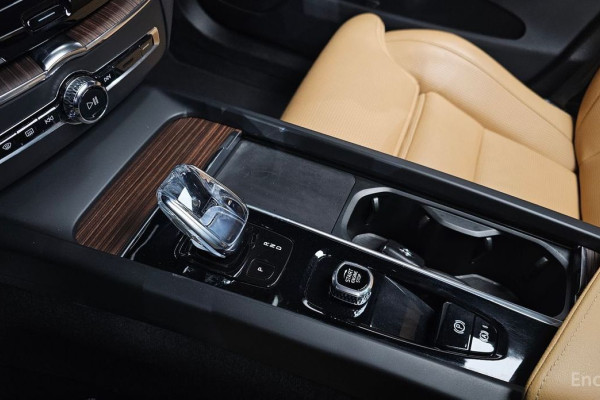 2021 Volvo XC60 с пробегом 83 471 км