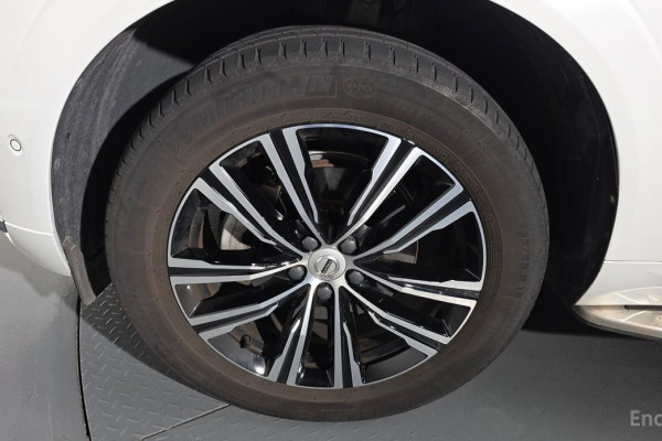 2022 Volvo XC60 с пробегом 45 810 км