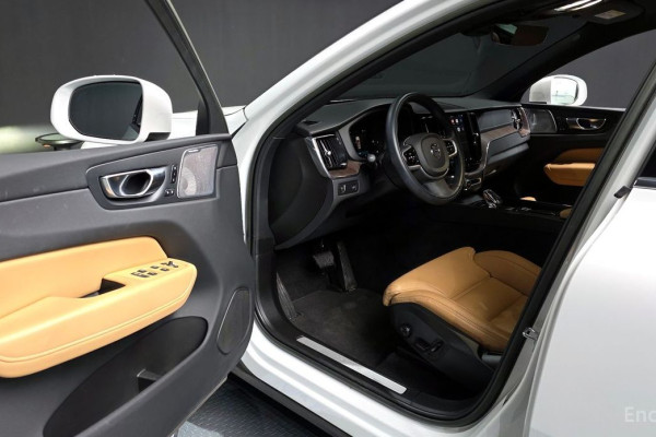 2022 Volvo XC60 с пробегом 35 679 км