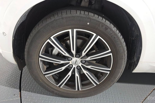 2021 Volvo XC60 с пробегом 48 895 км