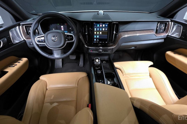 2022 Volvo XC60 с пробегом 35 679 км