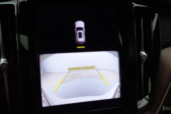 2023 Volvo XC60 с пробегом 22 892 км