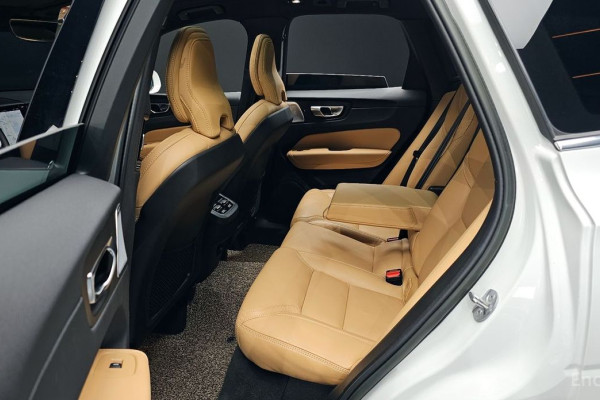 2023 Volvo XC60 с пробегом 23 425 км