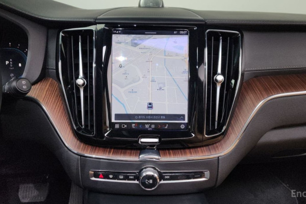 2023 Volvo XC60 с пробегом 51 675 км