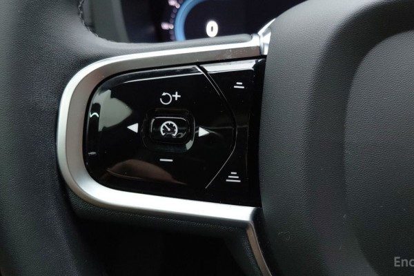 2023 Volvo XC60 с пробегом 22 892 км