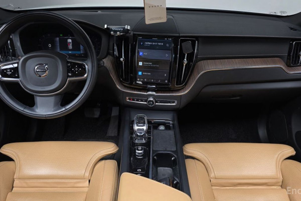 2022 Volvo XC60 с пробегом 45 810 км