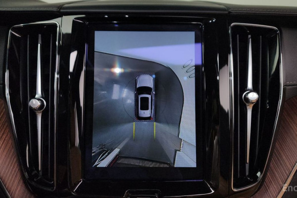 2023 Volvo XC60 с пробегом 51 675 км