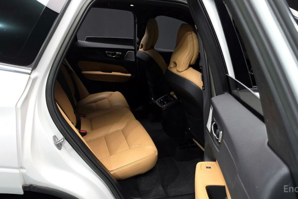 2022 Volvo XC60 с пробегом 35 679 км