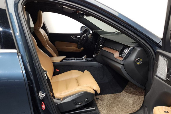 2021 Volvo XC60 с пробегом 51 582 км