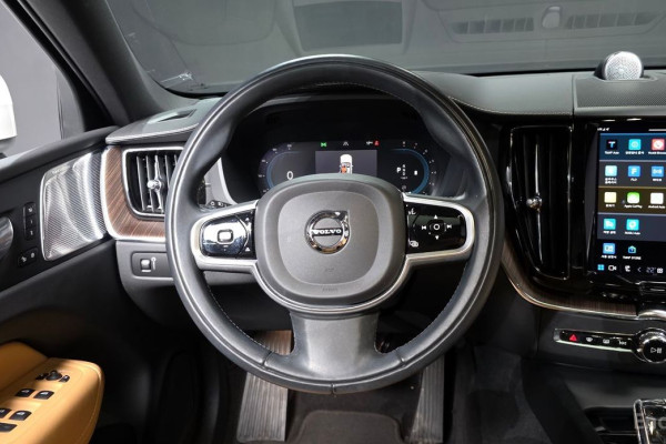 2022 Volvo XC60 с пробегом 35 679 км