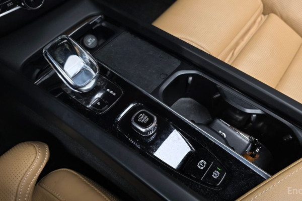 2022 Volvo XC60 с пробегом 45 810 км