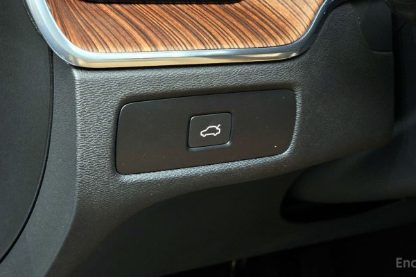 2023 Volvo XC60 с пробегом 23 425 км