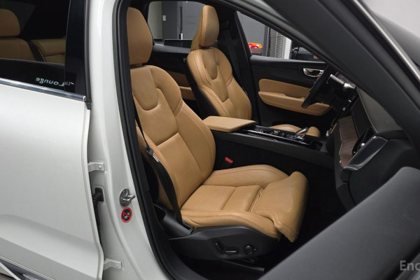 2022 Volvo XC60 с пробегом 45 810 км