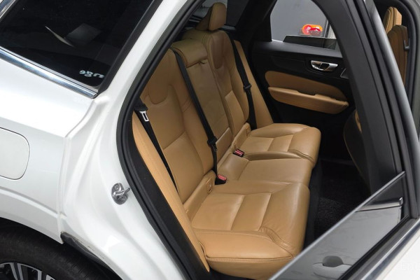 2022 Volvo XC60 с пробегом 45 810 км