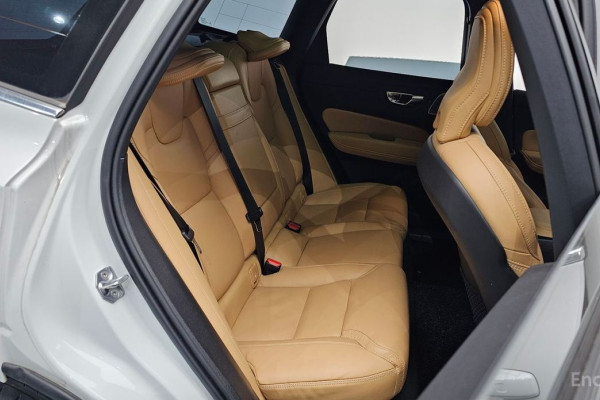 2021 Volvo XC60 с пробегом 48 895 км