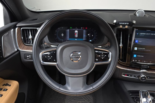 2022 Volvo XC60 с пробегом 45 810 км