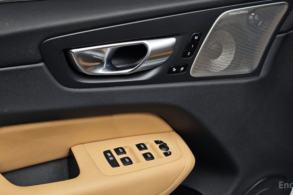 2023 Volvo XC60 с пробегом 23 425 км