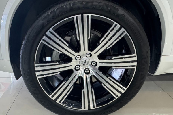 2022 Volvo XC90 с пробегом 29 340 км