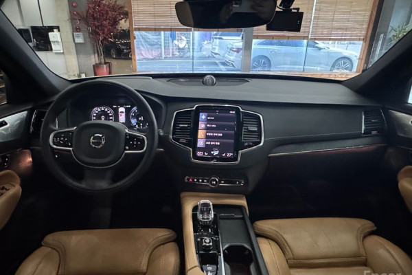 2022 Volvo XC90 с пробегом 29 340 км