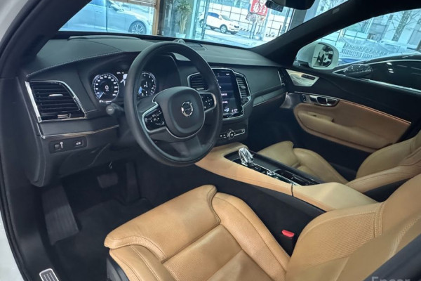 2022 Volvo XC90 с пробегом 29 340 км