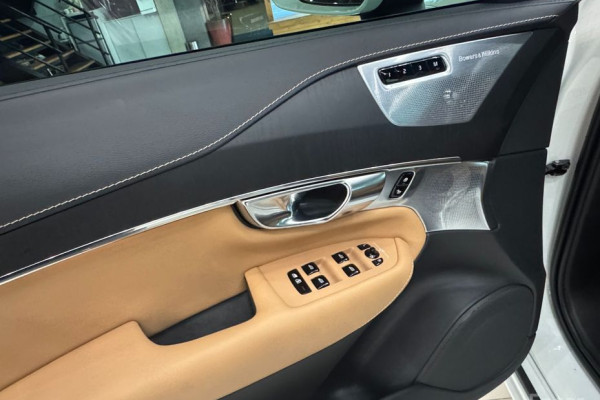 2022 Volvo XC90 с пробегом 29 340 км