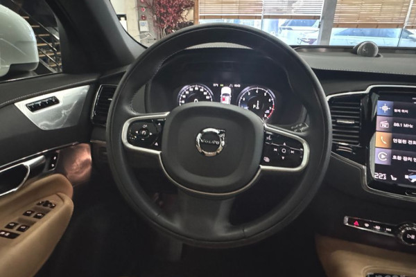 2022 Volvo XC90 с пробегом 29 340 км