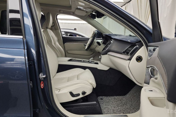2022 Volvo XC90 с пробегом 73 733 км
