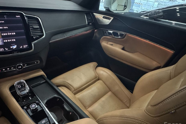 2022 Volvo XC90 с пробегом 29 340 км