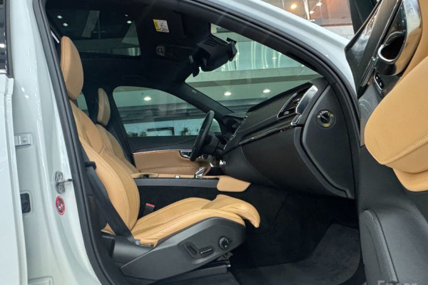 2022 Volvo XC90 с пробегом 29 340 км