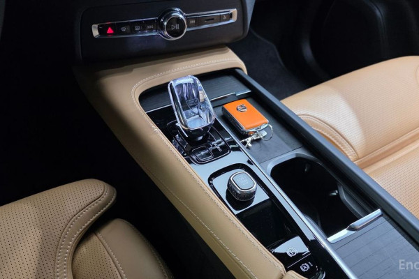 2022 Volvo XC90 с пробегом 16 850 км