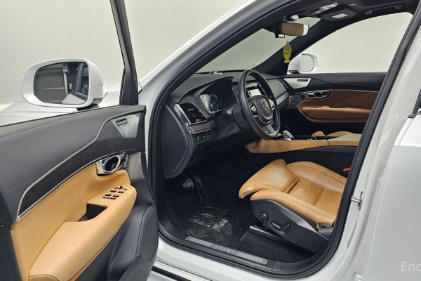 2022 Volvo XC90 с пробегом 72 865 км